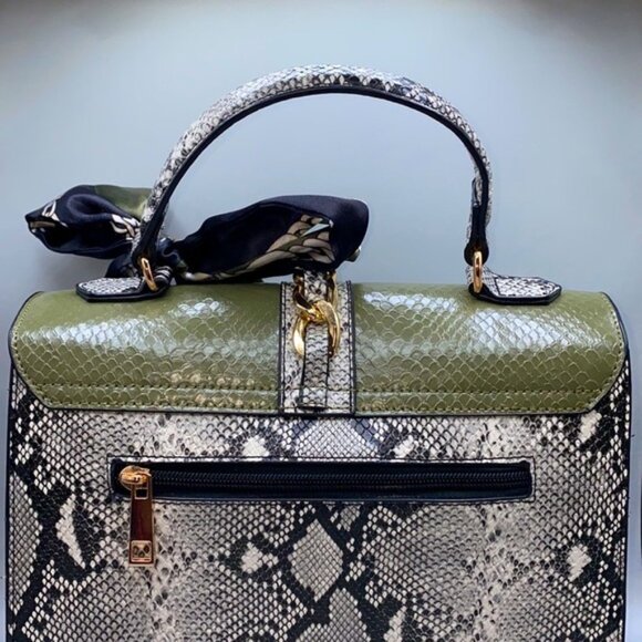 Green faux snakeskin handbag (scarf not included) - Picture 4 of 6